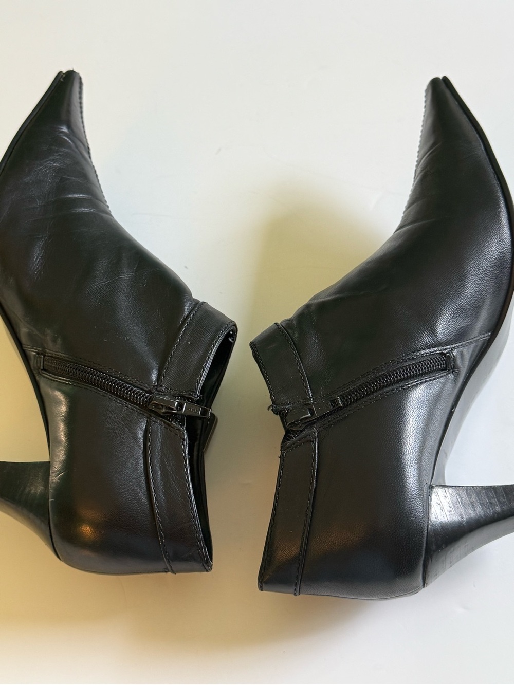 Bandolino Black Leather Pointed Toe Ankle Boots Side Zipper & Buckle Sz 10